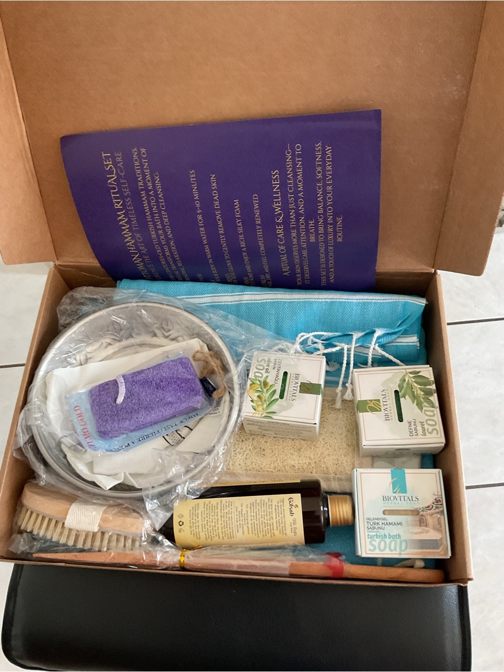 Bath & Body Turquoise Pouch and Purple Towel Spa Set